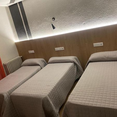 Hostal Uria Salamanca Buitenkant foto