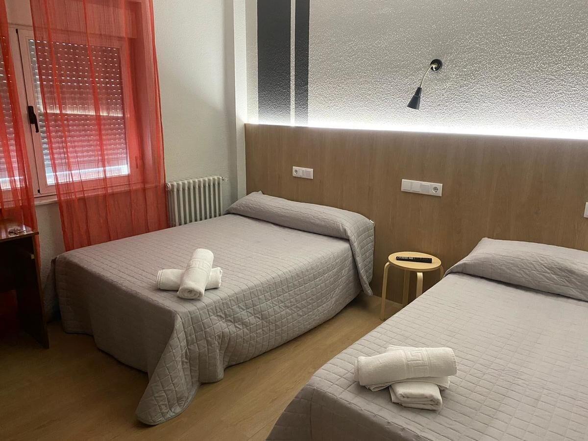 Hostal Uria Salamanca Buitenkant foto