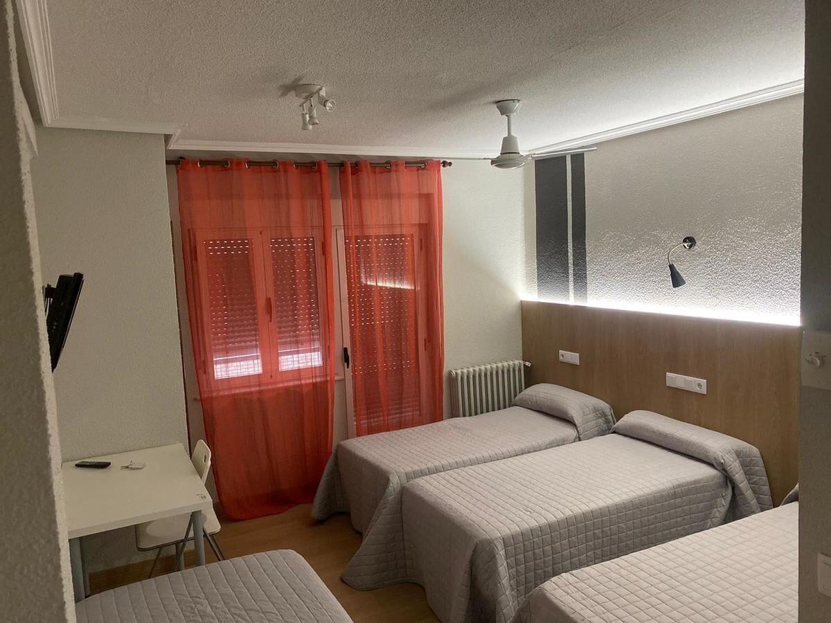Hostal Uria Salamanca Buitenkant foto