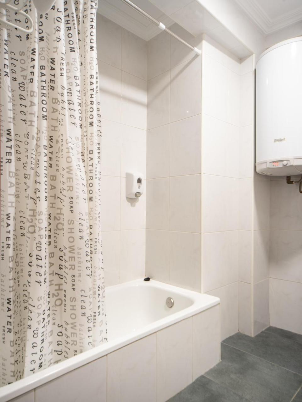 Hostal Uria Salamanca Buitenkant foto