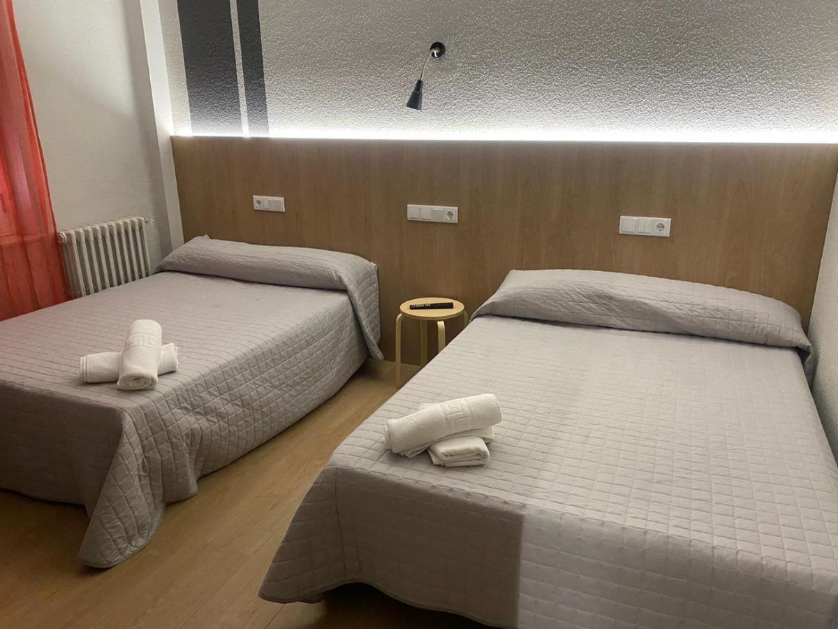 Hostal Uria Salamanca Buitenkant foto