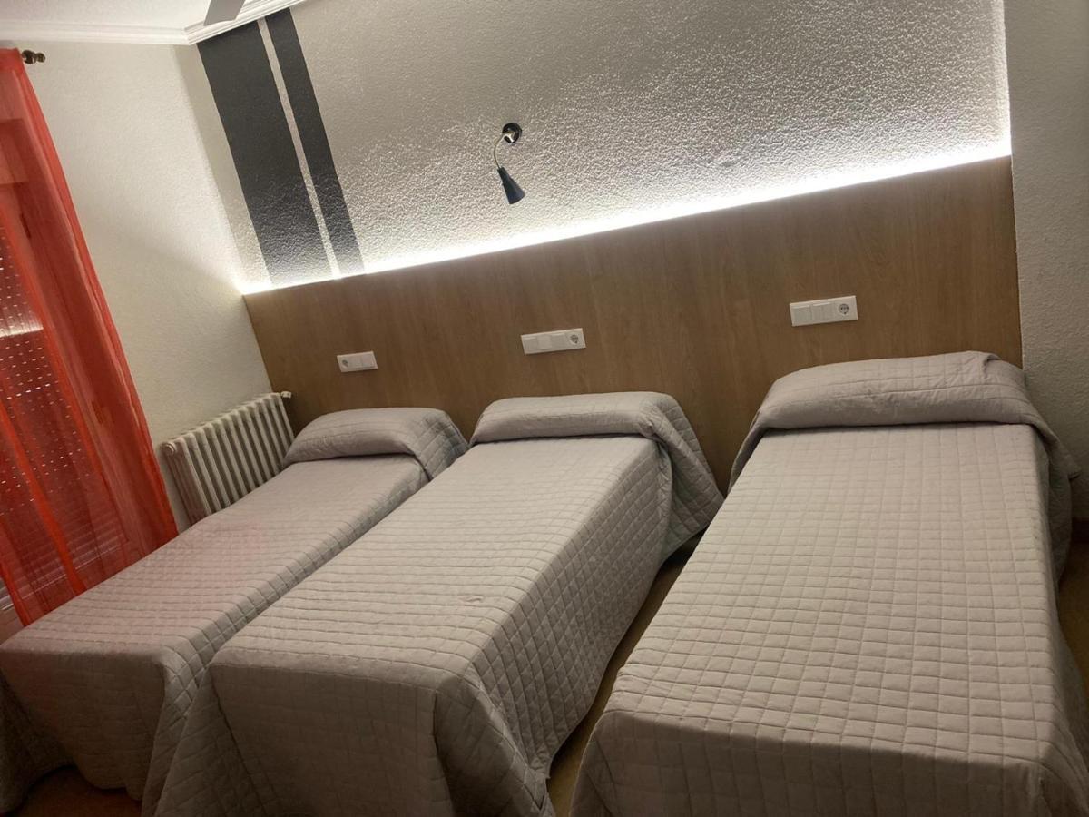 Hostal Uria Salamanca Buitenkant foto