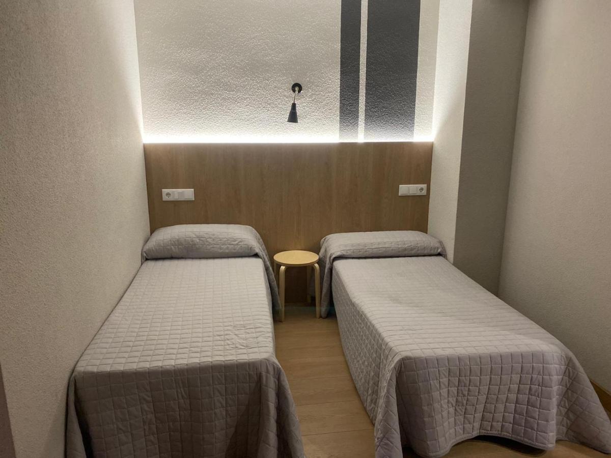 Hostal Uria Salamanca Buitenkant foto